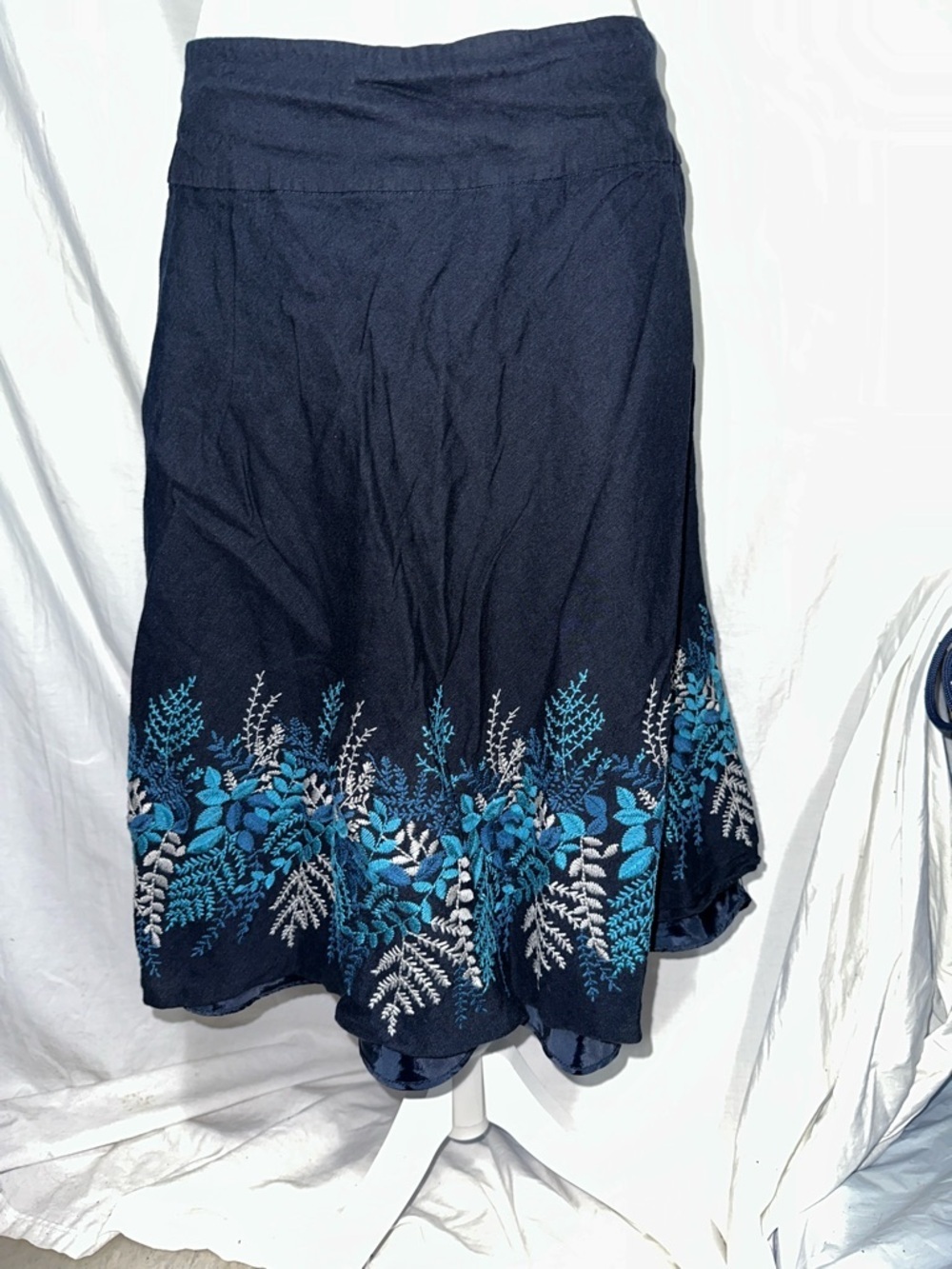 Ann Taylor Navy A-Line Skirt with Blue Floral Embroidery size 12